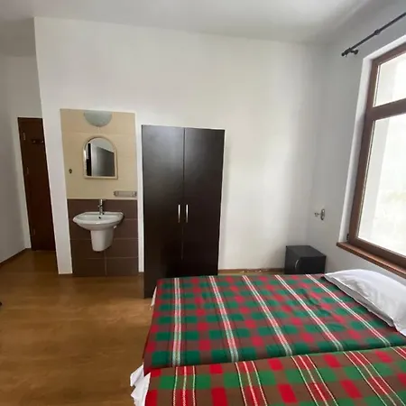 Хижа Планинец - Тревненски Балкан Hotel Radevtsi
