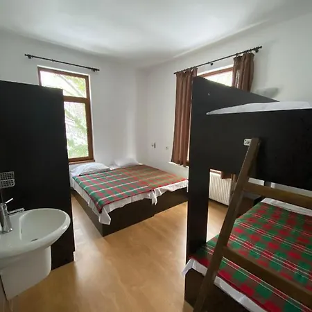 Хижа Планинец - Тревненски Балкан Hotel Radevtsi