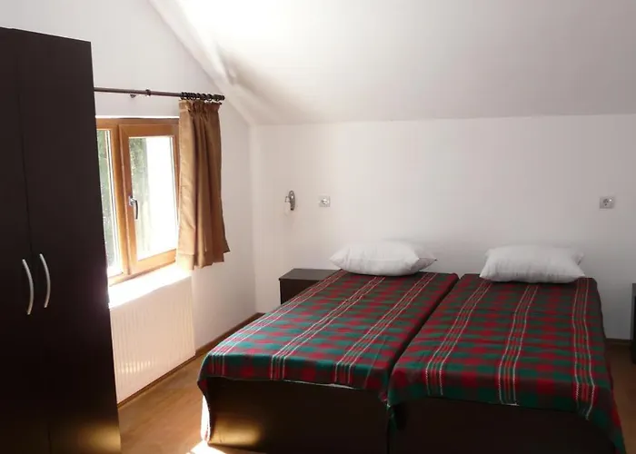 Otel Хижа Планинец - Тревненски Балкан *