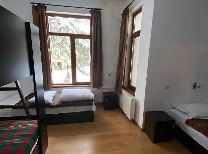 Otel Хижа Планинец - Тревненски Балкан