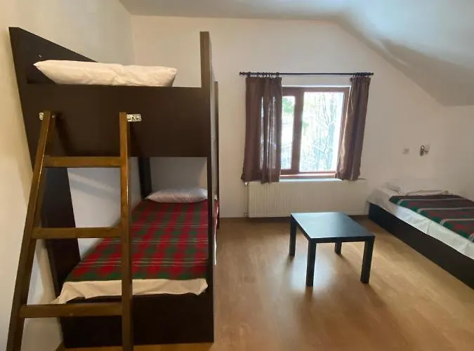 Хижа Планинец - Тревненски Балкан Otel *