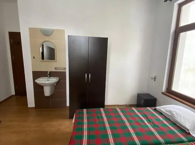 Хижа Планинец - Тревненски Балкан Otel Radevtsi