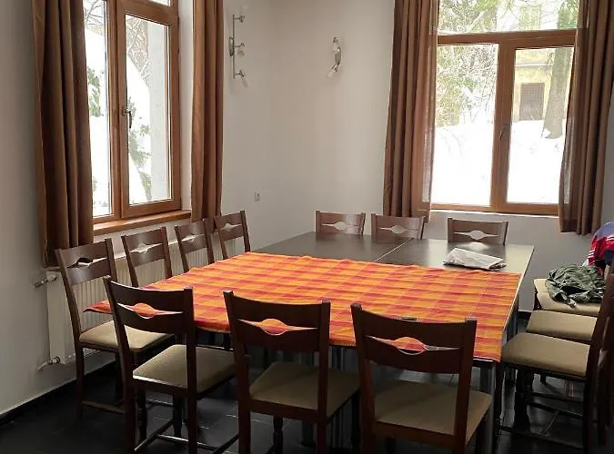 Хижа Планинец - Тревненски Балкан Otel *